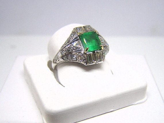 1930's Vintage Diamond & Emerald Ring - Image 2