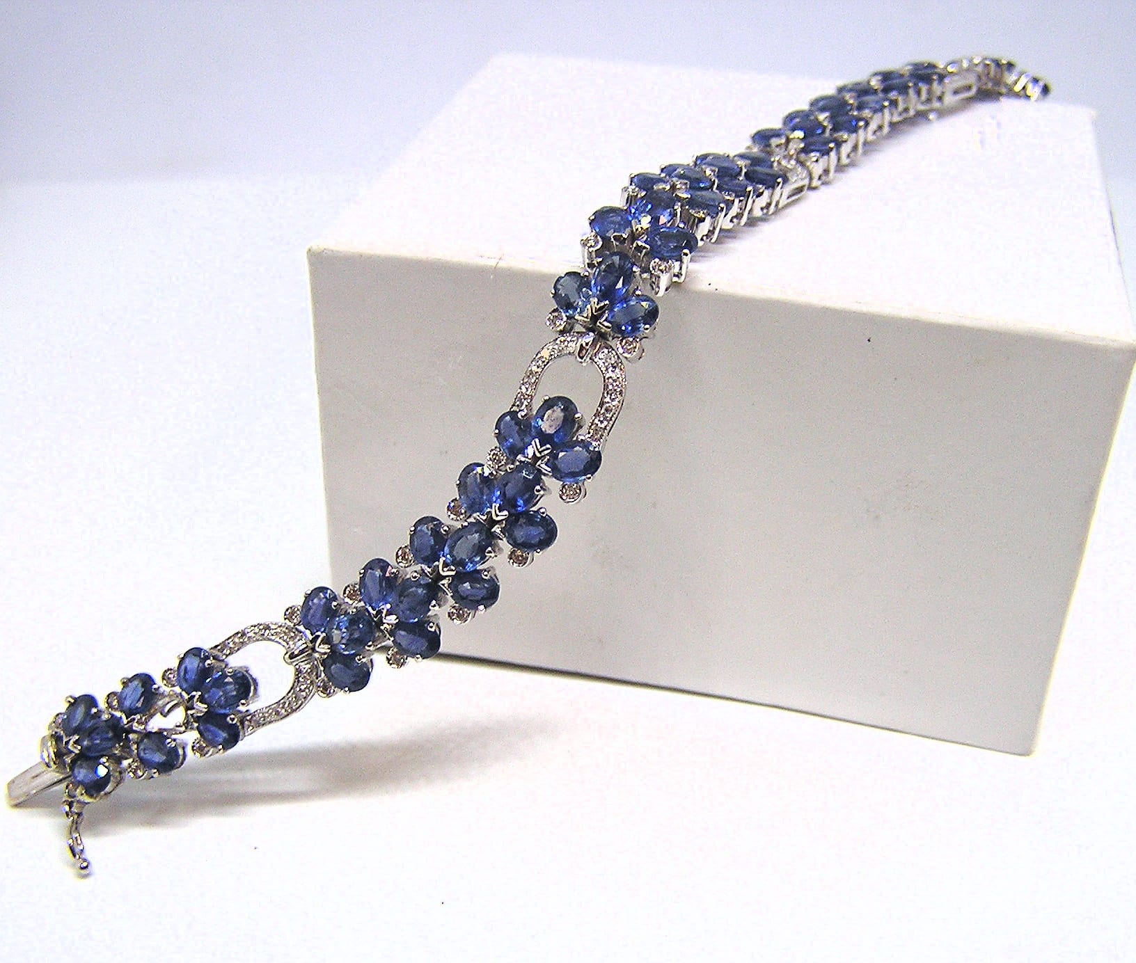 P1011859 Main Street Jewelry