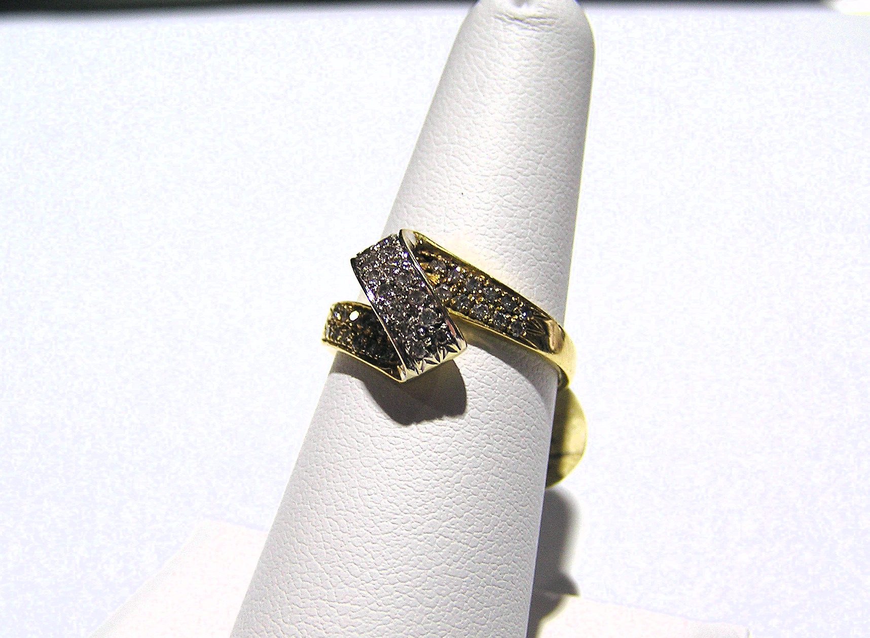 18k Folded Diamond Fashion Ring - Image 2